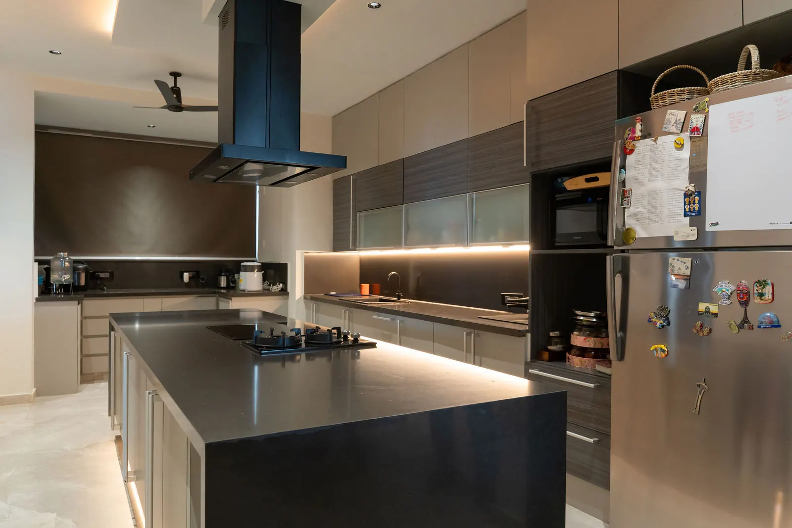 Modular kitchen island with a built-in hob and chimney